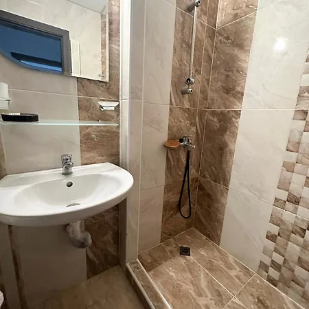 Apartment Апартамент За Гости Родина 1 *